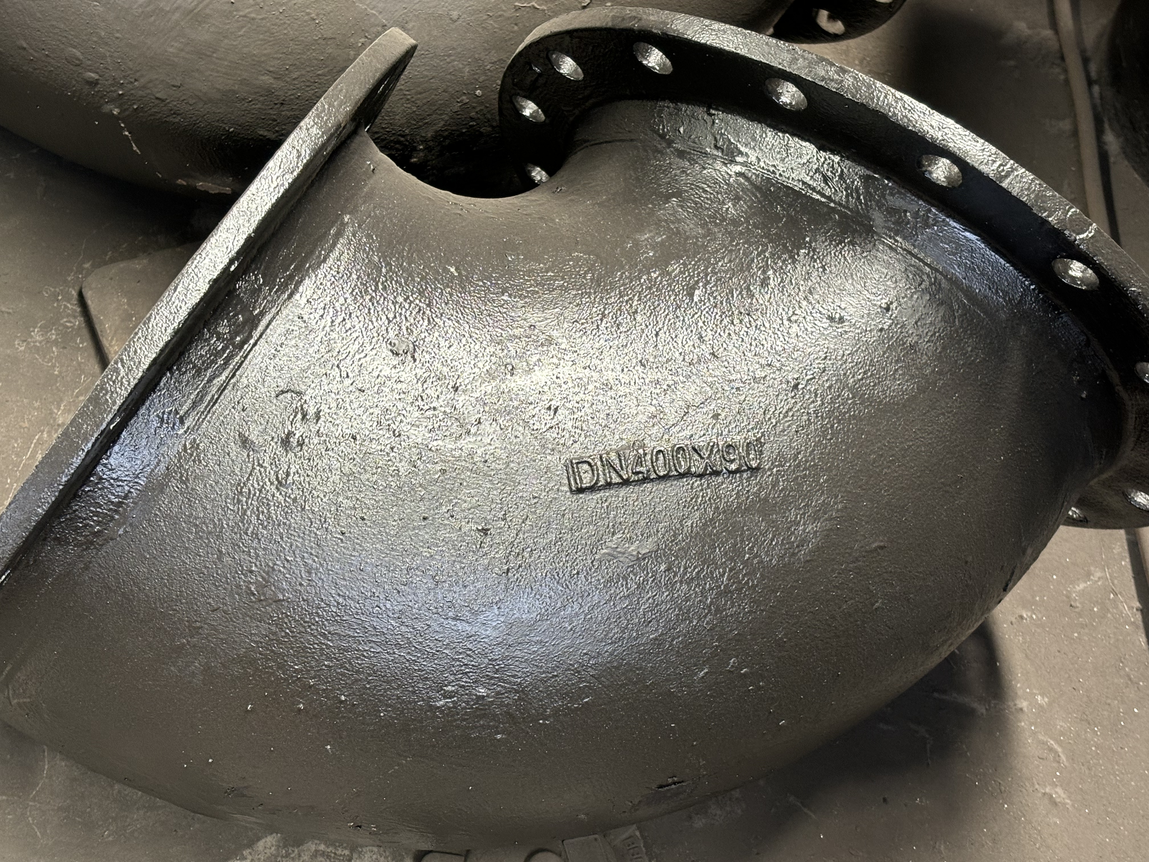 নমনীয় আয়রন পাইপ ফিটিং এর ভূমিকা: কনুই এবং টিস